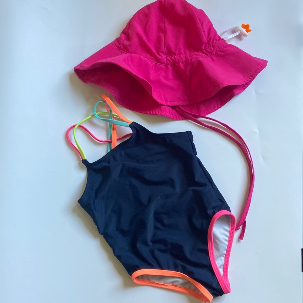 Fun in the sun ☀️Toddler hat & bathing suit combo